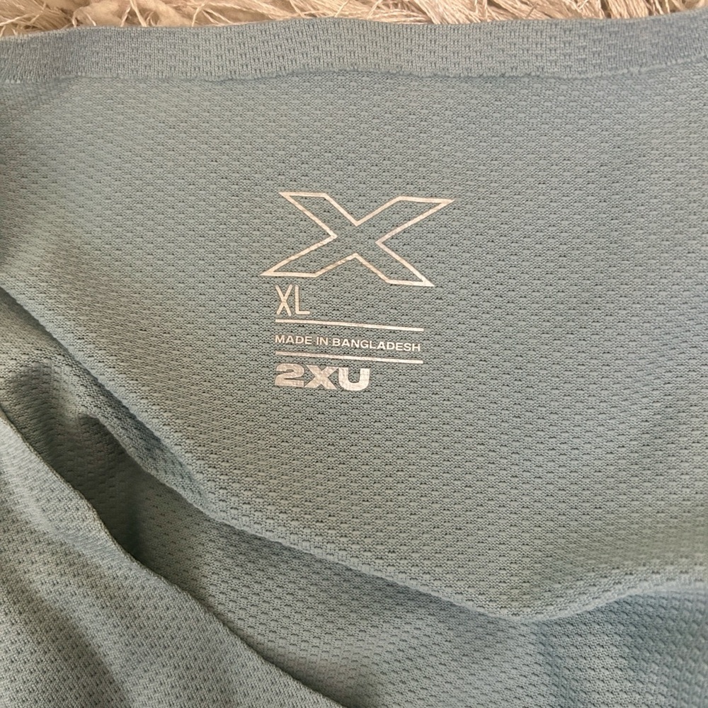 2XU Women’s Light Speed Tech Short Sleeve T-Shirt in Sky Blue size XL - Picture 11 of 12